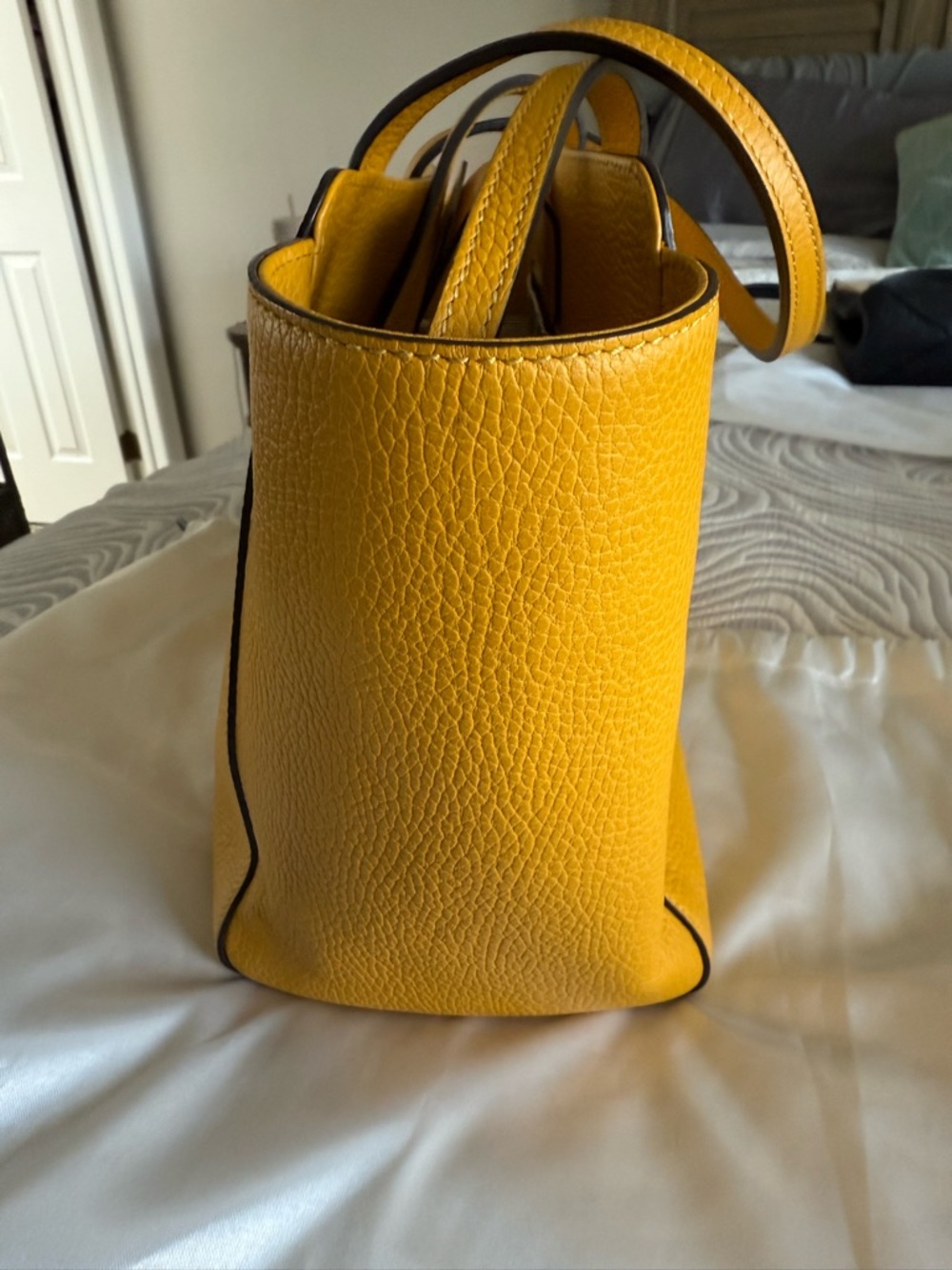 Gucci Yellow Pebbled Calfskin Leather Small Swing Tote Bag - Picture 5 of 7